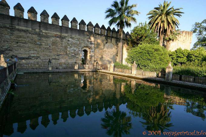 Reflets de remparts, Alcazar Cordoue - Espagne, Andalousie