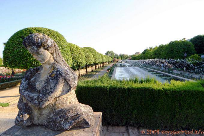 Buste féminin jardins, Alcazar Cordoue - Espagne