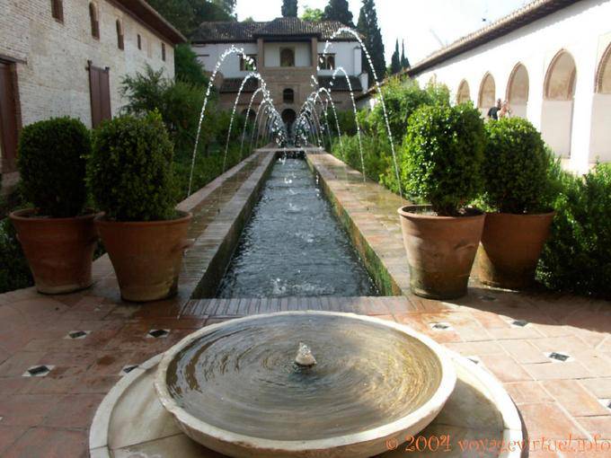 Patio de la Acequia del Generalife, Alhambra Generalife Grenade - Espagne