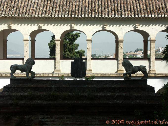 Porte des Lions ombres et arcades, Alhambra Generalife Grenade - Espagne