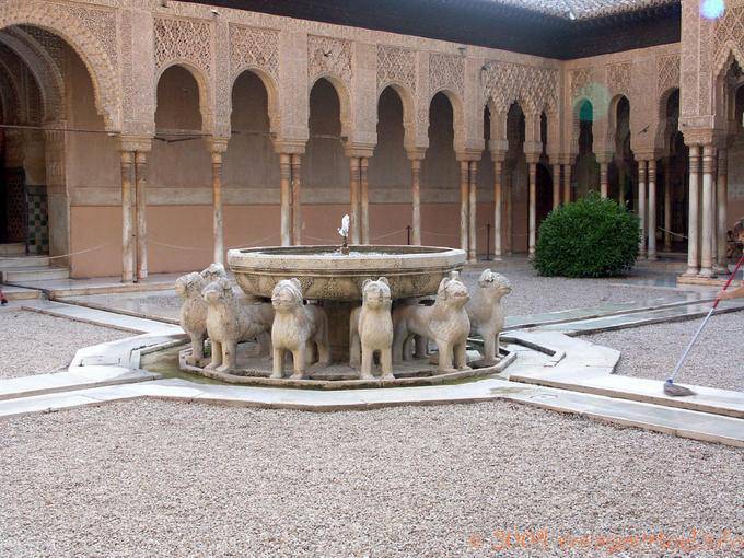 Patio de los Leones, Alhambra Grenade - Espagne