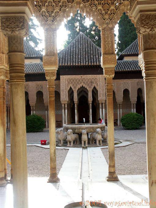 The Court of the Lions – Fountain, Alhambra Grenade - Espagne