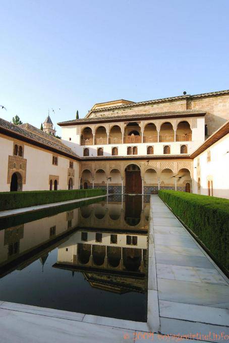 Patio de Comares o de los Arrayanes, Alhambra Nasrides Grenade - Espagne