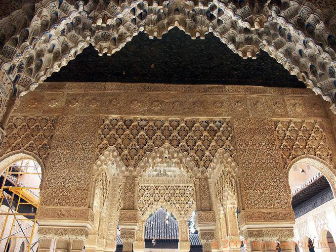 Court of the Lions. Stalactite arch, Alhambra Nasrides Grenade - Espagne31