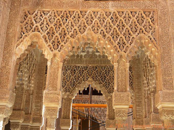 Court of the Lions. Interior of the pavilion, Alhambra Nasrides Grenade - Espagne