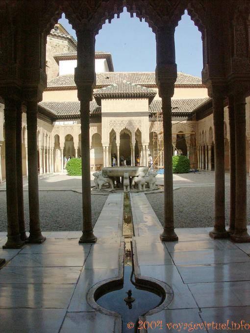 Court of the Lions. General view, Alhambra Nasrides Grenade - Espagne