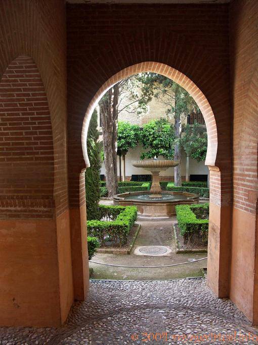 Vers le Patio de Lindaraja, Alhambra Nasrides Grenade - Espagne