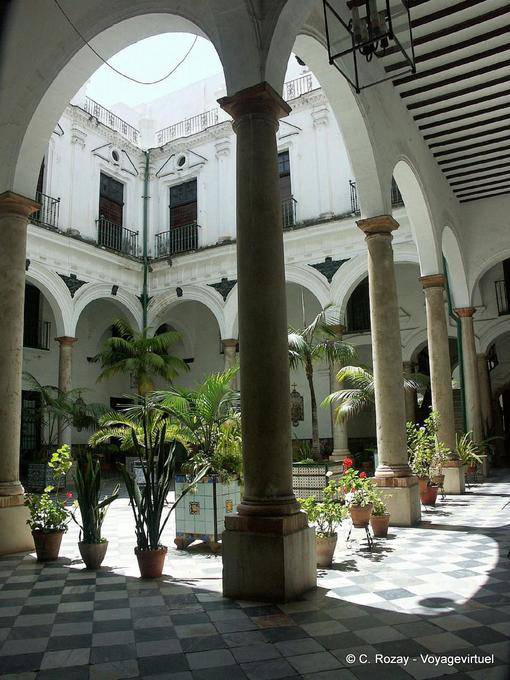 Patio et colonnes, Cadix - Espagne