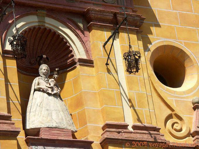 Statue de Reine avec enfant, Cordoue - Espagne, Andalousie