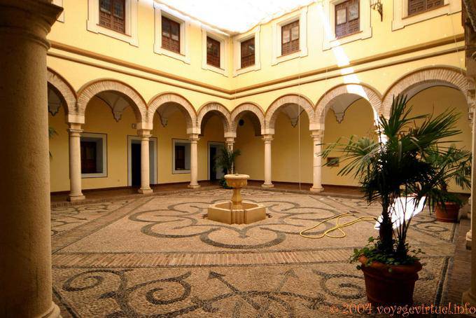 Patio des merveilles dans le Palacio Episcopal, calle Torrijos, Cordoue - Espagne, Andalousie