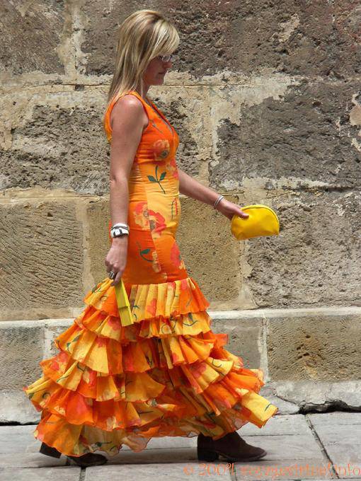 La belle andalouse en robe orange, Grenade - Espagne
