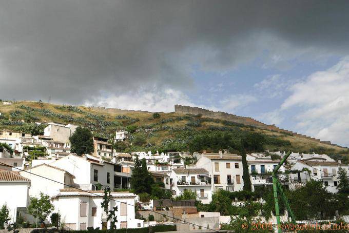Remparts sous les nuages, Grenade - Espagne