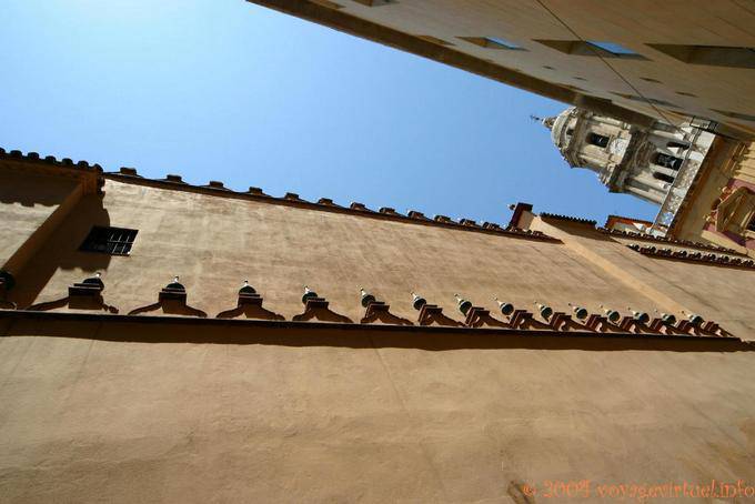 Entre les murs vers la cathédrale, Malaga - Espagne, Andalousie
