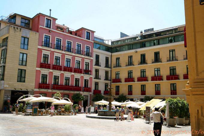 Couleurs des immeubles de la plaza Obispo, Malaga - Espagne, Andalousie