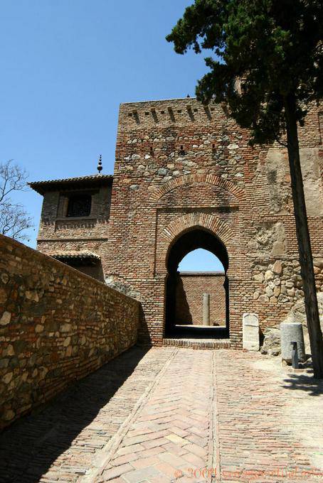 Porte d'entrée fortifiée (Puerta de la Bóveda) de l'Alcazaba, Malaga - Espagne, Andalousie