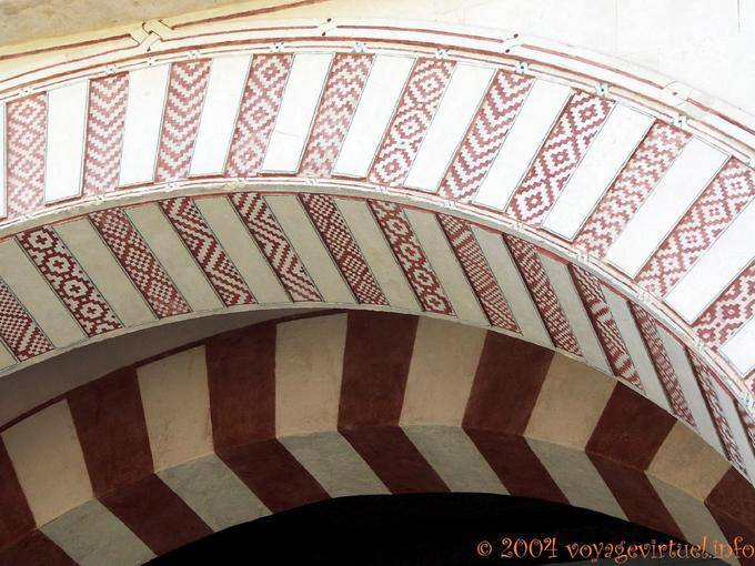 Arcs doubles de la période d'Abderaraman I, Mezquita Cordoba - Espagne, Andalousie