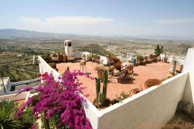 Jardin panoramique sur le toit d'une habitation, Mojacar - Espagne, Andalousie