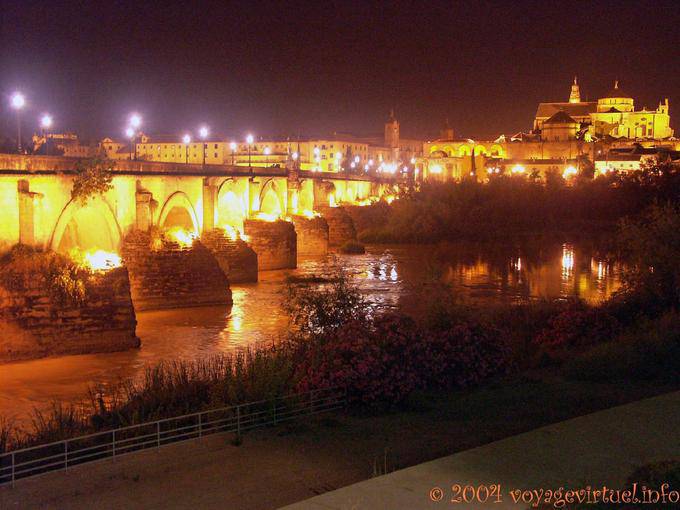 Guadalquivir et pont romain, Night Cordoba - Espagne