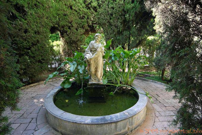 Impression aquatique dans le Patio de la Madama, Palacio de Viana, Cordoba - Espagne, Andalousie