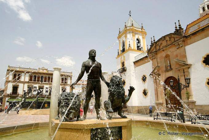 Fontaine sculpture d'Hercule et les lions, sur la Plaza del Socorro, Ronda - Espagne, Andalousie