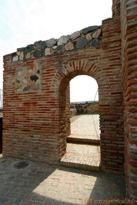 Murailles en briques rouge, El Castillo De Salobreña - Espagne, Andalousie