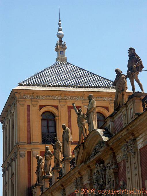 Statues d'hommes célébres, Palacio de San Telmo, Calle Palos de la Frontera, Séville - Espagne