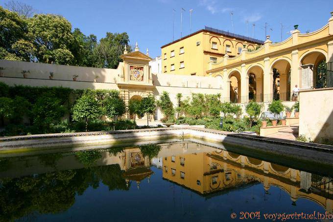 Reflet dans l'Estanque de Mercurio, Alcazar de Séville - Espagne