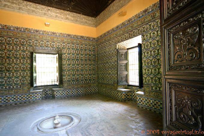 Tapisserie composée d'azulejos, Alcazar de Séville - Espagne