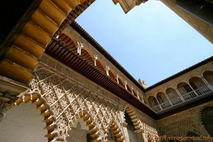 Arcades dans le patio des jeunes filles, Alcazar de Séville - Espagne