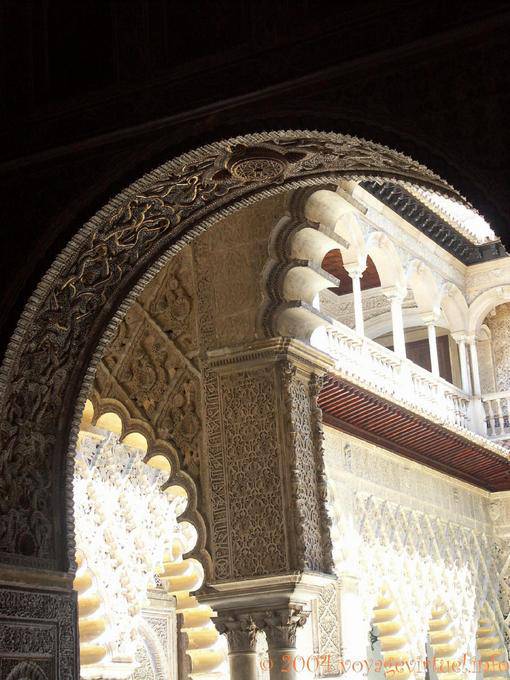 Surexposition dans le Patio de las Doncellas, Alcazar de Séville - Espagne