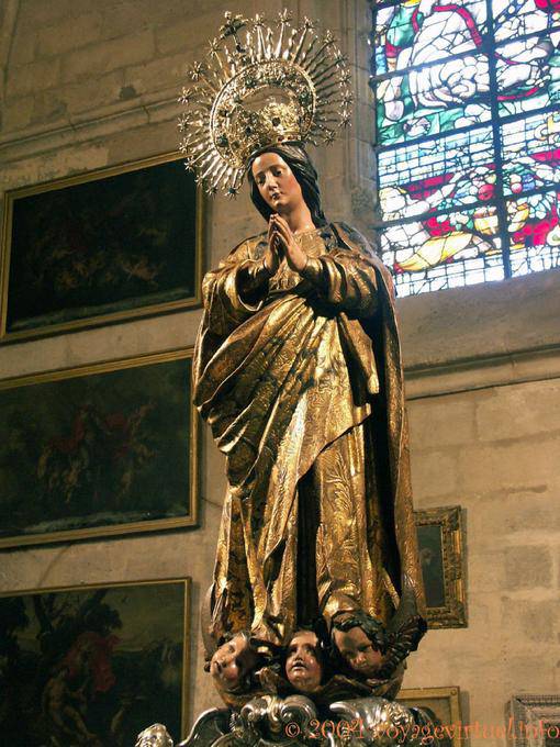 Statue de la Vierge marchant sur trois têtes, Cathédrale de Séville - Espagne