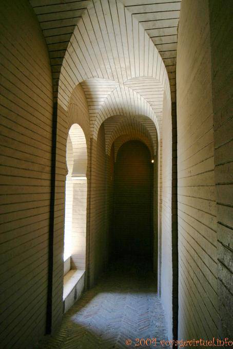 Couloir au lignage rectiligne, Cathédrale de Séville - Espagne