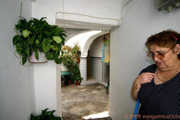 Image en passant d'un intérieur de maison, Tarifa - Espagne