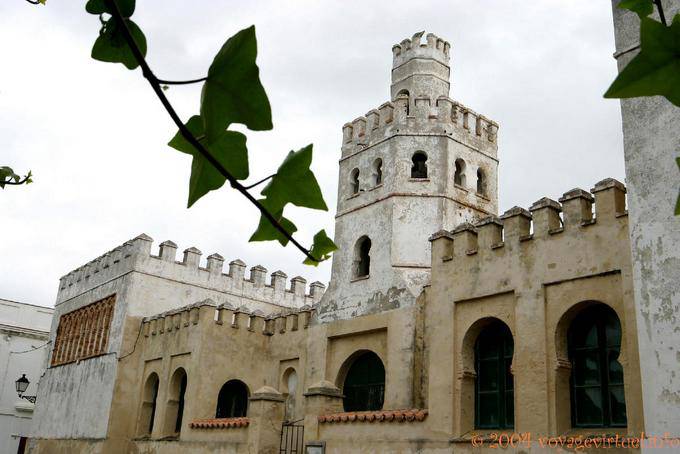 Plaza de Santa María, face à la Casa Consistorial, Tarifa - Espagne