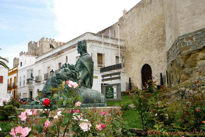Monument du roi Sancho IV, calle Alcade Juan Nunez, Tarifa - Espagne