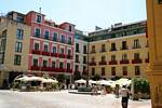 Couleurs des immeubles de la plaza Obispo, Malaga, Espagne.