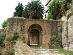 Porte de la Xijara (Cijara) composée de trois arcs, entrée de la médina, Ronda, Espagne.