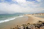 La longue plage côté atlantique de Tarifa, Espagne.