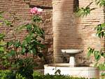 Murs et fontaine, Alhambra Nasrides Grenade, Espagne.