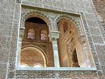 Enchevetrement d'arabesques architecturales, Alhambra Nasrides Grenade, Espagne.