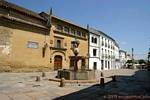 Plaza del Potro et sa fontaine renaissance dans la vieille ville, Cordoue, Espagne.