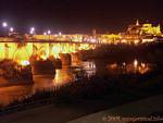 Guadalquivir et pont romain, Night Cordoba, Espagne.
