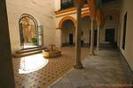Salle à colonnes et vasque, Cuarto del Amirante, Alcazar de Séville, Espagne.