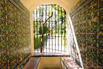 Azulejos sur les murs, Alcazar de Séville, Espagne.