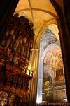 Vue sur les tuyaux d'orgue, Cathédrale de Séville, Espagne.