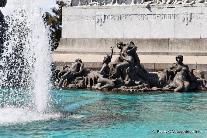 Fontaine du monument de Agustín Querol et Cipriano Folguerolas, Avenida Sarmiento, Monumento a los Espanoles détail, Buenos Aires - Argentine
