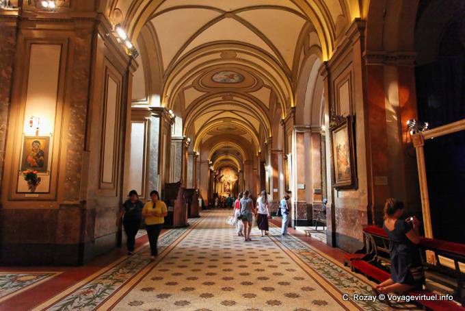 La travée droite de la Catedral Metropolitana, Buenos Aires - Argentine