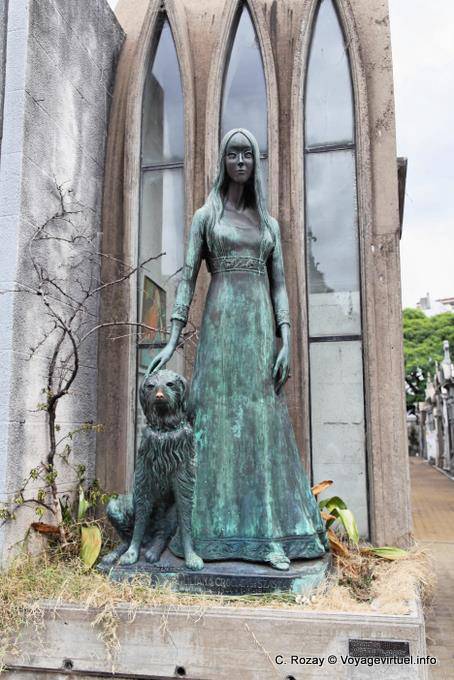 Sculpture de Liliana Crocciati et son chien, Cementerio de la Recoleta, Buenos Aires - Argentine