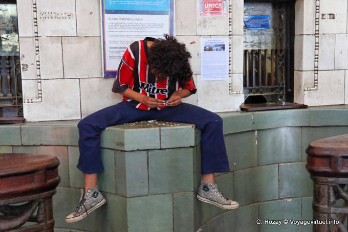 Drôle de zigoto, caisses de la Gare Retiro Mitre, Buenos Aires - Argentine