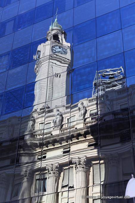 Reflet du Cabildo, Hipolito Yrigoyen angle Peru, Buenos Aires - Argentine
